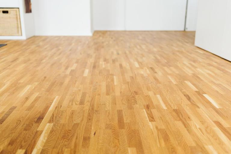 Le parquet massif est-il le bon choix pour votre maison à Brumath ?